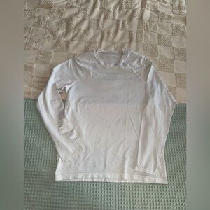 Lululemon white swiftly tech long sleeve
Size M